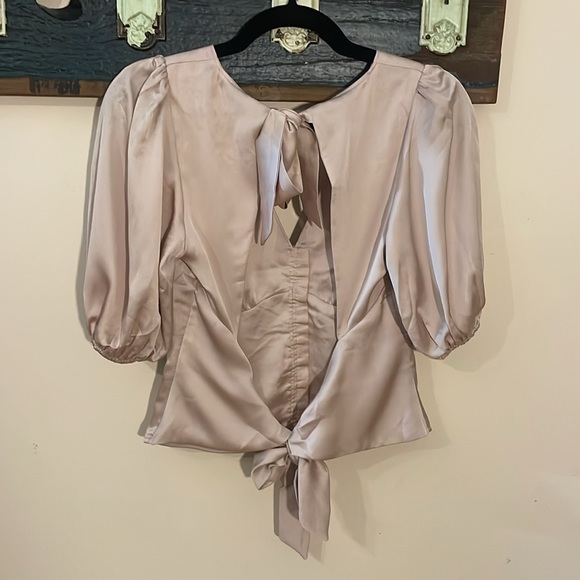 Abercrombie & Fitch Champagne Satin Blouse with Open Tie Back Size Small - Picture 12 of 17